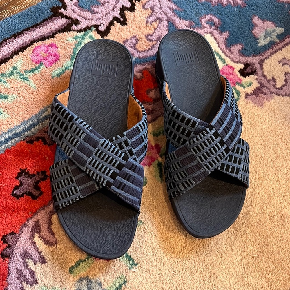 Brand new fitflop boho woven navy sandals resort 10 platform slides fit flop NWT